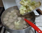 Foto langkah ke 4 dari resep 13. Sup Bakso Kacang Polong.