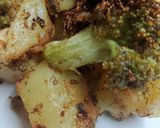 Foto del passaggio 2 della ricetta Contorno di patate🥔e broccoli 🥦in friggitrice ad aria