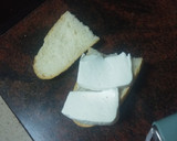 Foto del paso 2 de la receta: Bocadillo de lomo adobado y queso tierno con tomate aliñado