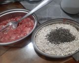 Foto langkah ke 2 dari resep 680. Banana Strawberry Overnight Oats To Go.
