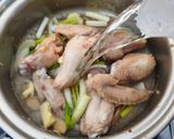 Foto langkah ke 3 dari resep Sup Ayam Hainan.