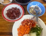 รูปขั้นตอนการทำที่ 1 ของ ข้าวผัดกุนเชียง