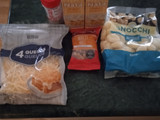 Ñoquis en salsa de cuatro quesos con nueces