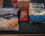 Foto del paso 2 de la receta: Ñoquis en salsa de cuatro quesos con nueces