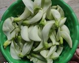 Foto langkah ke 1 dari resep Sayur asem kembang turi.