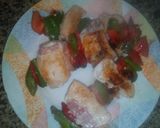 Foto del paso 5 de la receta: Brochetas de pechugas con jamón serrano, jamón cocido y verduras