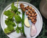 A picture of step 1 of Mint Peanut Chutney.