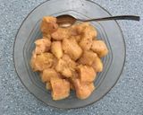 Foto langkah ke 2 dari resep Ayam goreng madu pedas.