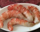 Foto del paso 1 de la receta Gambones al ajillo con gulas y cebolla 🦐🍽