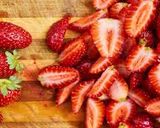Foto del passaggio 1 della ricetta Aperitivo alla fragola