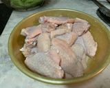 Foto langkah ke 1 dari resep Sayap ayam goreng ala Thailand.