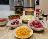 Foto del paso 1 de la receta: Tiburones con guiso de ternera y pimientos