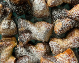 Foto del paso 11 de la receta: Lacitos de hojaldre con crema de chocolate y piñones