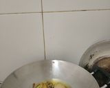 Foto langkah ke 5 dari resep Ayam Goreng Bumbu Iris Praktis.