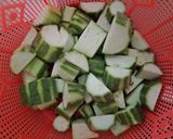 Foto langkah ke 2 dari resep Sayur Oyong Bihun Kuah [masakan simpel].