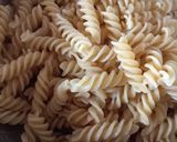 Foto del passaggio 3 della ricetta Fusilli lenticchie e zucchine