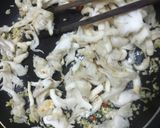 Hình bước làm 2 của món Nấm bào ngư xào sả ớt