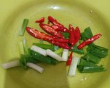 Foto langkah ke 4 dari resep Tumis Babi Daun Bawang Chinese Style.