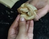 A picture of step 6 of Twisted braid cinnamon rolls.