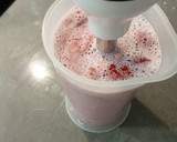 Foto del paso 4 de la receta: Vasitos de yogur y fresas