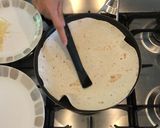 รูปขั้นตอนการทำที่ 2 ของ Ham cheese Tortilla wrap / ทอร์เทียไส้ทะลัก สไตล์ฝรั่ง easy breakfast