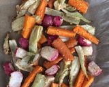A picture of step 3 of Warm Spring salad with roasted radishes, carrots and fennel - vegan.