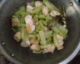 Foto langkah ke 3 dari resep Sayur bening tawal (Tahu Waluh).