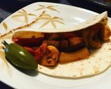 Foto del paso 4 de la receta: Fajitas de pollo, pimiento, cebolla morada, tomatillos y chiles poblanos