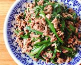 Hình bước làm 4 của món Bông Tỏi Ba Góc Xào Bò Bằm