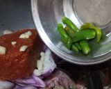 A picture of step 5 of Alo baingan gosht (mutton gravy).