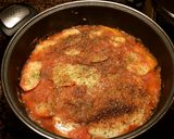 Foto del paso 9 de la receta Cazuela de chicharros, en salsa de tomate y patatas