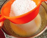 Hình bước làm 2 của món Egg roll cookies