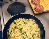 Foto del paso 2 de la receta: Hamburguesa 🍔 casera con revuelto de zapallitos