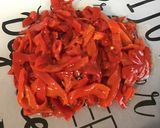 Une image de l'étape 1 de Salade marinée aux poivrons rouges, pois chiches et feta.