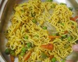 A picture of step 3 of Veg noodles.