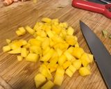 Foto del paso 3 de la receta: Tartar de mango y langostinos
