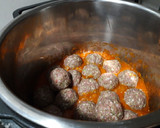Foto del paso 4 de la receta: Albóndigas de ternera y brócoli en salsa de tomate (Instant Pot)