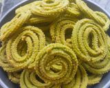 पालक चकरी (palak chakri recipe in Hindi) रेसिपी चरण 1 फोटो