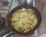 Foto del paso 4 de la receta: Tortilla de brócoli y puerro al horno
