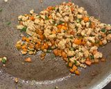 รูปขั้นตอนการทำที่ 4 ของ ข้าวต้มอกไก่สับผัดกระเทียม