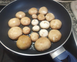 Foto del paso 4 de la receta: Champiñones portobello u otro con aceite, ajo y perejil