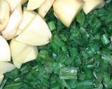 A picture of step 1 of Spring onion dry sabzi.