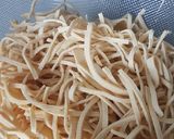 A picture of step 1 of Sauteé Soy Noodle.