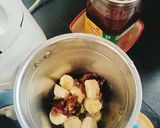 A picture of step 1 of Peanuts Banana Butter smoothie.