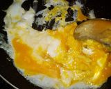 Foto langkah ke 3 dari resep Vegie, egg and Sausage rolls.