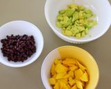 Foto del paso 3 de la receta: Bowl de Arroz con Salmón (mango, guacamole y frijoles)