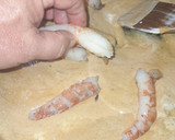 Foto del paso 9 de la receta: Salmón en salsa de gambas con angurinhas