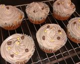 Foto langkah ke 5 dari resep Vanila cupcakes.