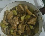 A picture of step 4 of Pork with Shiitake Mushroom and PearSquash in oyster sauce.