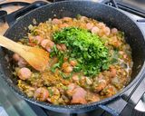 Une image de l'étape 26 de Lentilles corail aux saucisses, légumes, pistaches et coriandre.